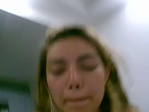 VittoriaTaylor online show from April 16, 3:07 am