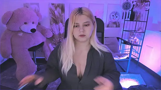 DiaAngell online show from December 13, 7:53 pm