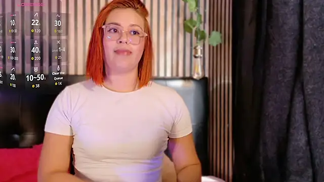 Snapshot of Sophie_new25 chatting on October 4, 1:50 pm Sophie new25 online show from October 4, 1:50 pm