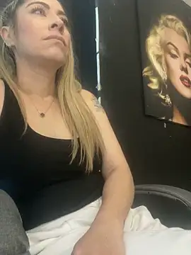 viktoria davis  online show from February 22, 12:00 am