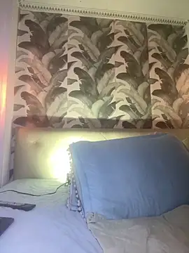 viktoria davis  online show from April 9, 1:30 am