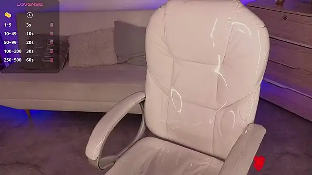 Nicole Foxx  online show from March 22, 8:15 pm