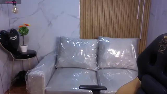 Kitten Cam online show from April 7, 1:02 pm