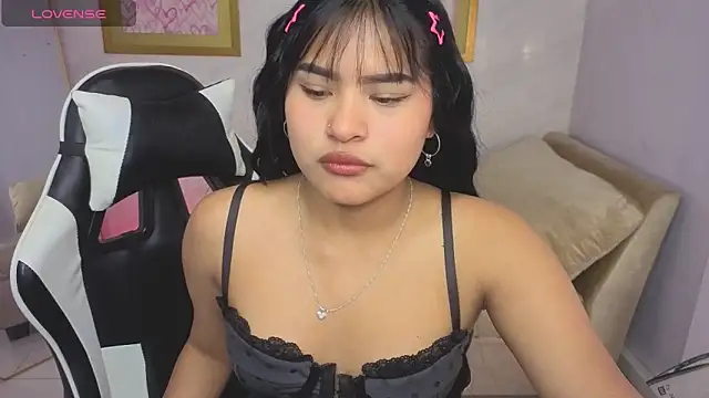 Paulette v online show from March 14, 1:45 pm