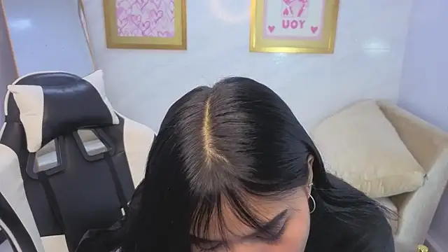 Paulette v online show from March 10, 1:04 pm