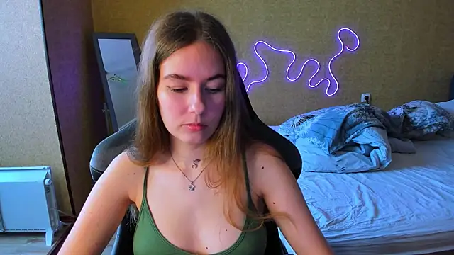 EmilyPaw online show from May 2, 12:52 pm