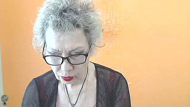 NessyJenixs online show from April 1, 6:47 am