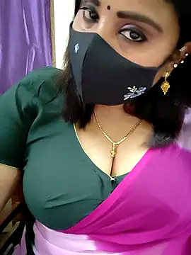 Queenflowerr online show from March 10, 3:27 pm