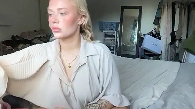 blissdimicco online show from May 31, 4:57 pm