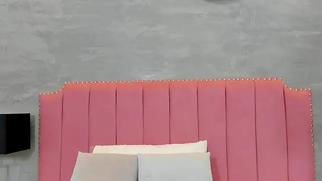 Alaia Colins online show from November 8, 3:00 am