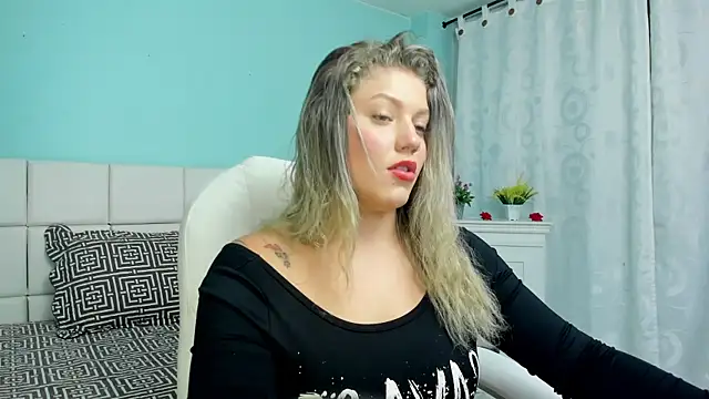 Snapshot of alaia_greyy chatting on October 14, 8:00 pm alaia greyy online show from October 14, 8:00 pm