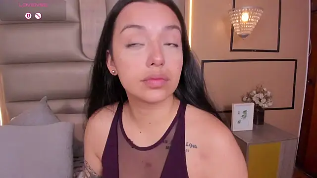 CAYLINCOLLINS online show from April 11, 3:12 am