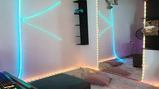 gisell363472 online show from November 5, 1:44 am