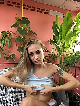 White Lu online show from April 7, 1:51 am