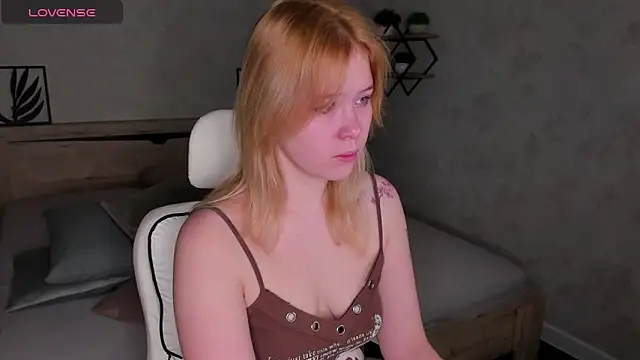 Snapshot of Amy_Kimberlly chatting on October 13, 12:02 am Amy Kimberlly online show from October 13, 12:02 am