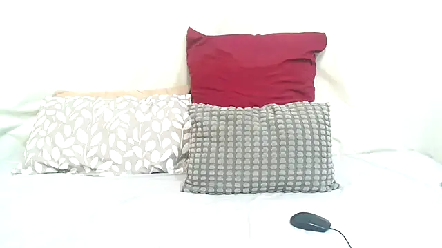 Snapshot of Cute_Piper99x chatting on October 24, 8:27 pm Cute Piper99x online show from October 24, 8:27 pm