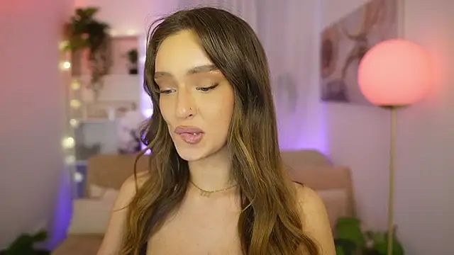 Clara Nia online show from February 16, 7:36 pm