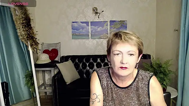 Snapshot of SexyGrandma_ chatting on October 3, 5:07 pm SexyGrandma online show from October 3, 5:07 pm