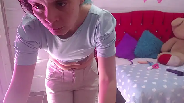 Ariasmithog online show from November 3, 4:33 pm