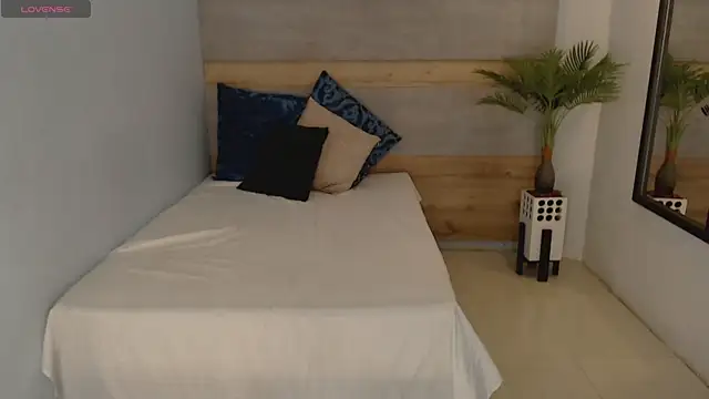 brendathompson  online show from October 17, 1:42 am