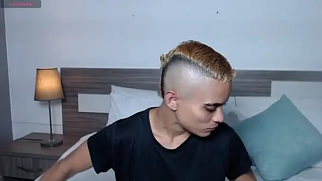 Liiamthompson online show from February 2, 9:03 pm