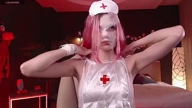 Gretchen Mol online show from November 1, 7:34 am