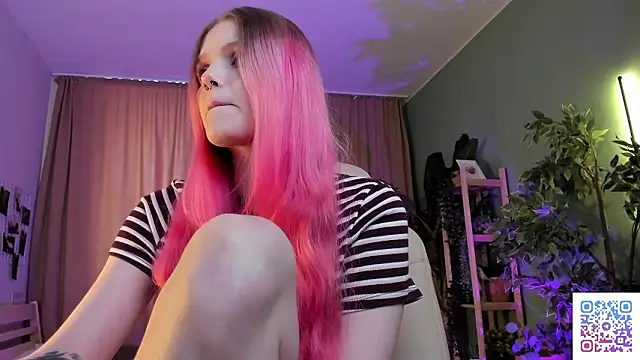 Gretchen Mol online show from February 27, 7:41 am