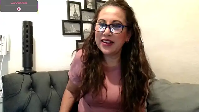 MirandaLatinaLovely online show from March 26, 6:31 pm