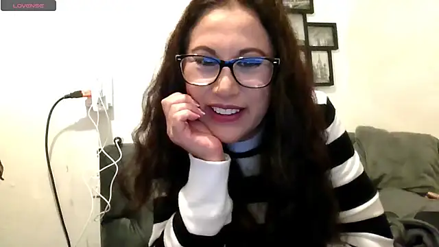 MirandaLatinaLovely online show from December 18, 6:01 pm