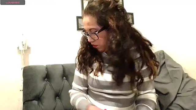 MirandaLatinaLovely online show from December 19, 7:17 pm