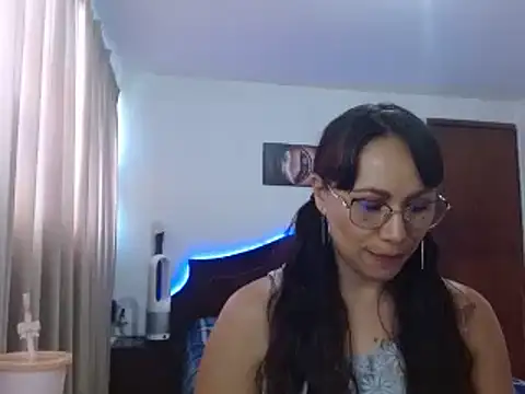 AloLovely  online show from April 14, 9:26 pm