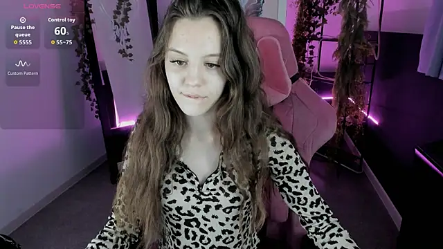 Snapshot of MilaStoyne chatting on October 7, 7:57 am MilaStoyne online show from October 7, 7:57 am