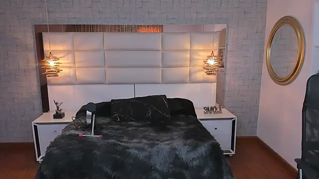 Nohemi louse online show from February 11, 6:53 pm