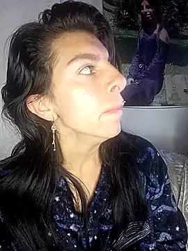 Snapshot of Ariell_Kieran chatting on October 9, 5:22 am Ariell Kieran online show from October 9, 5:22 am