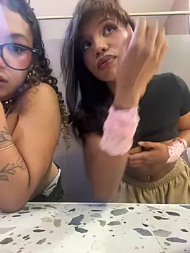 Gigi Strawberry online show from February 12, 6:15 am