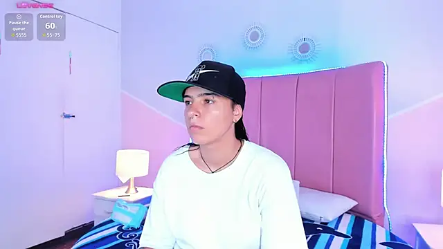 Liiam smith  online show from September 25, 4:17 pm