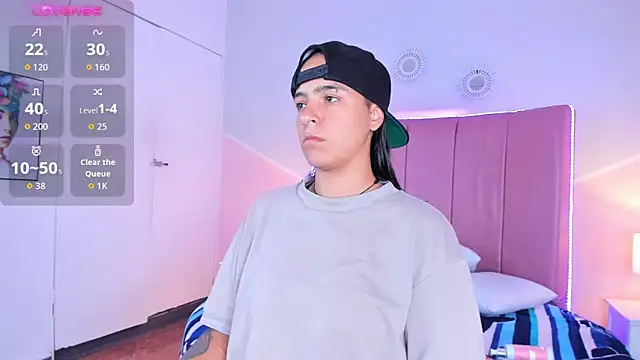 Liiam smith  online show from October 17, 1:47 pm