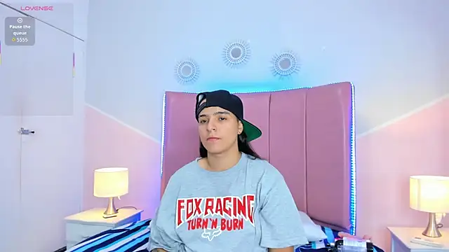 Liiam smith  online show from December 21, 1:37 pm