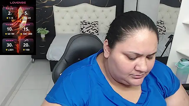 Snapshot of Aaliyah11 chatting on October 14, 1:30 am Aaliyah11 online show from October 14, 1:30 am