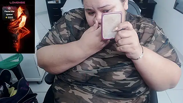 Snapshot of Aaliyah11 chatting on October 31, 1:51 am Aaliyah11 online show from October 31, 1:51 am