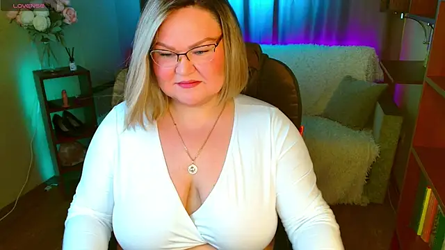 Vivien  wet online show from November 1, 5:00 am