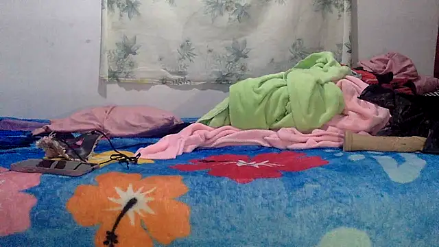 sharonlopez9611 online show from September 29, 5:01 am