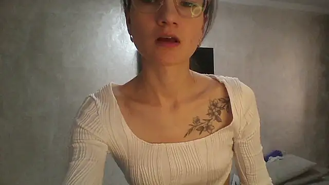 Snapshot of RoyalDessertt chatting on October 20, 5:32 am RoyalDessertt online show from October 20, 5:32 am