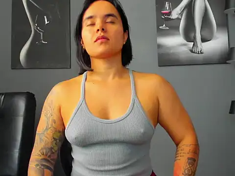 karlyjons12 online show from February 24, 4:16 pm