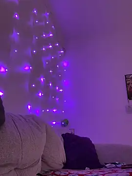 tastylolaaa online show from April 4, 9:41 am