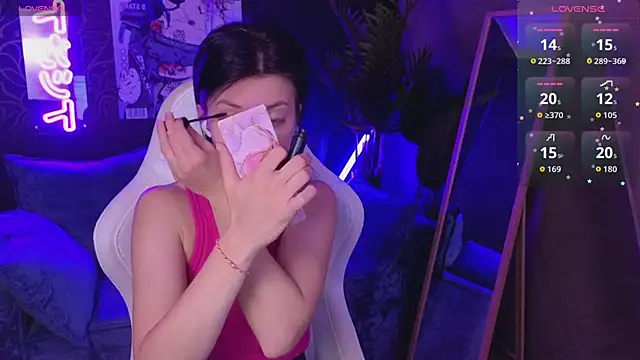 roxy riot  online show from April 15, 1:39 am