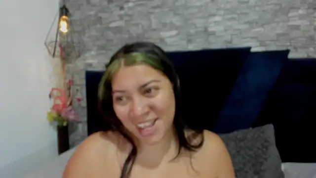 Sophia Brunett online show from February 10, 11:35 am