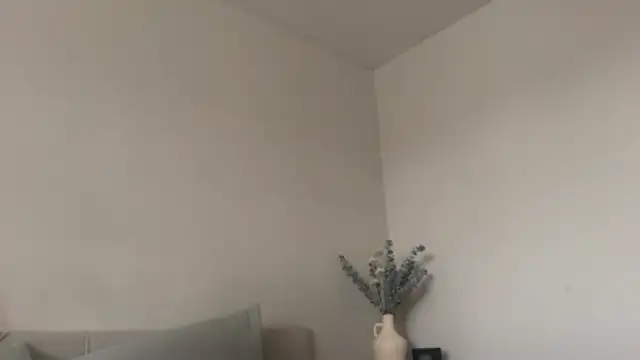 skyejde online show from February 9, 1:57 pm