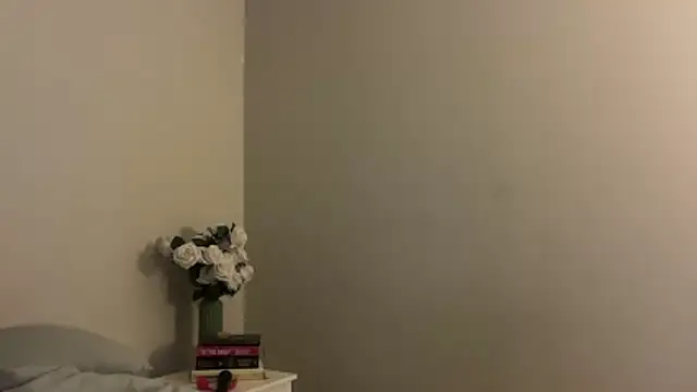 skyejde online show from November 28, 4:32 pm