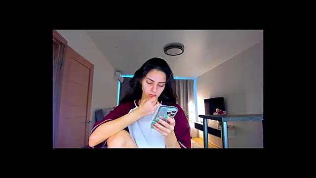 Snapshot of EmiliaZen chatting on October 14, 1:35 pm EmiliaZen online show from October 14, 1:35 pm
